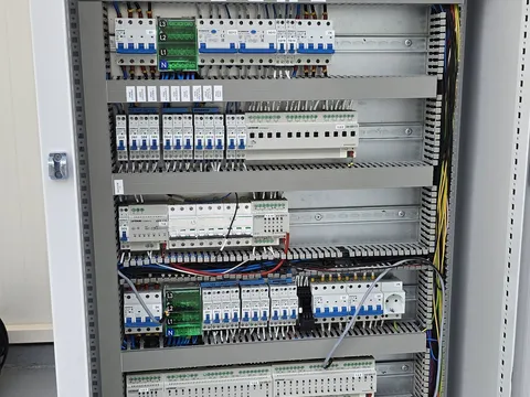 Tablou KNX finalizat, montat în dulap